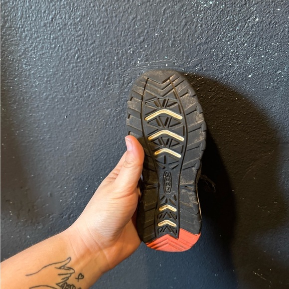 Kids Keen Gray and Black Outdoor Sandals with Orange Accents - Picture 8 of 8